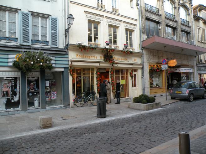  Boulangerie-patisserie Gérard, excellents millefeuilles à 1,9 euros, rue Emile Zola